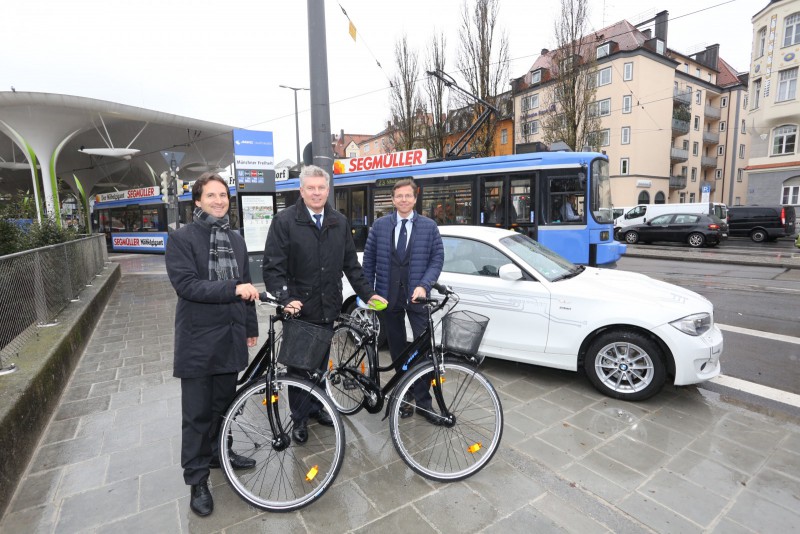 LHM, SWM/MVG und BMW eröffnen erste Münchner Mobilitätsstation